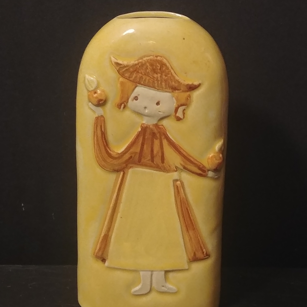 Japan UCTCI Stoneware Yellow Small Vase Little Girl w/Apples